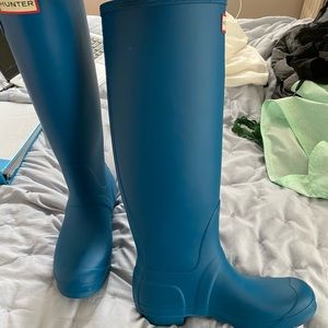 Blue hunter rain boots